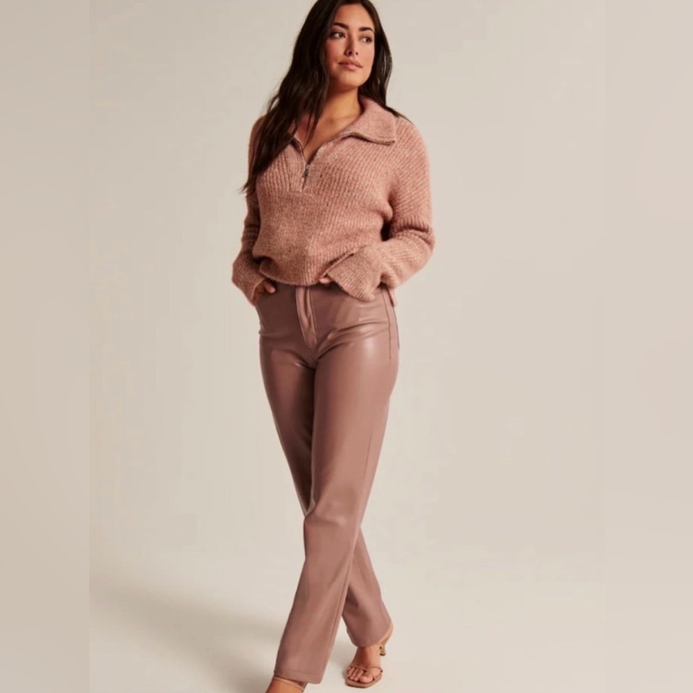The 90’s straight ultra high rise faux leather pants.Size 27/4xs